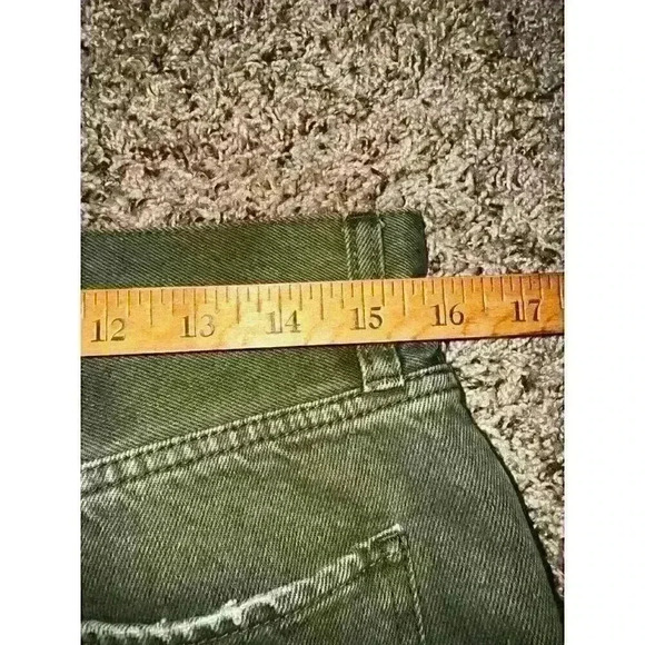 Free People Women’s Sequoia Distressed Mid Length Shorts Forest Green Size 27 - Picture 5 of 10